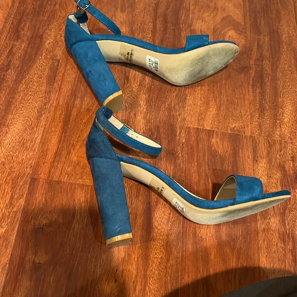 size 7 teal colored Windsor 4” strappy open toe heels